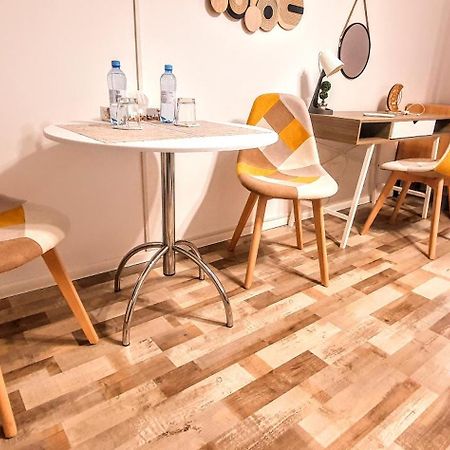 The Yellow King - Luxurious Apartment Букурещ Екстериор снимка