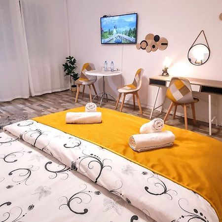 The Yellow King - Luxurious Apartment Букурещ Екстериор снимка