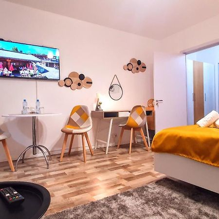 The Yellow King - Luxurious Apartment Букурещ Екстериор снимка
